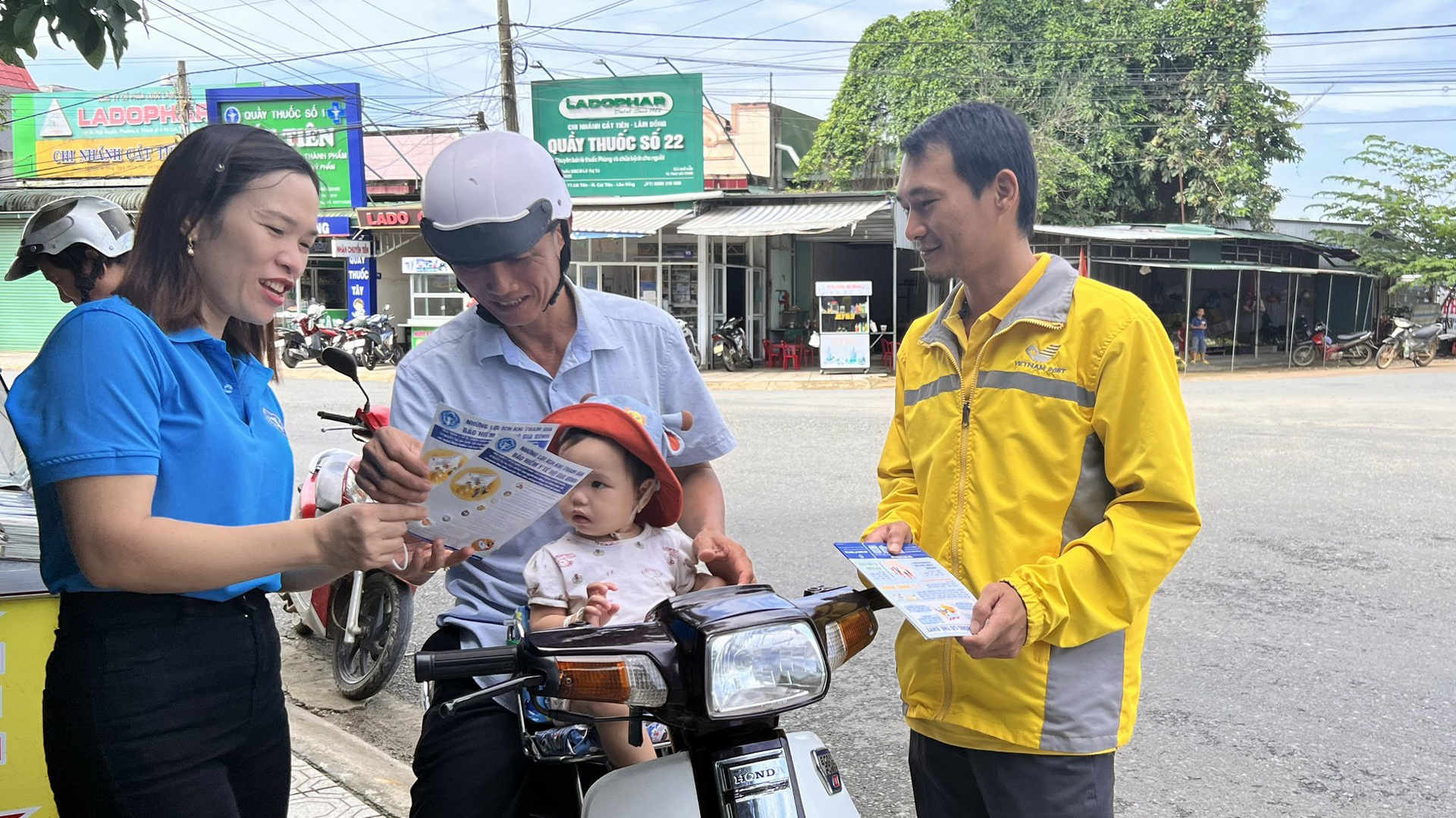 BẢO HIỂM XÃ HỘI LÂM ĐỒNG - ĐỒNG HÀNH CÙNG NGƯỜI DÂN: Nhiều hình thức đóng BHXH tự nguyện giúp người lao động tự do có lương hưu