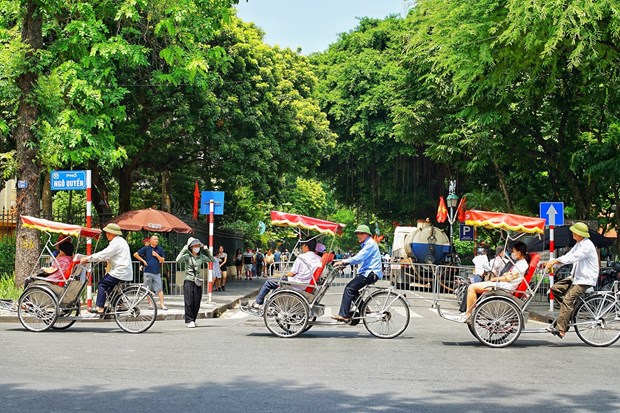 Bắc Bộ ngày nắng, có nơi nắng nóng, Nam Bộ mưa dông rải rác