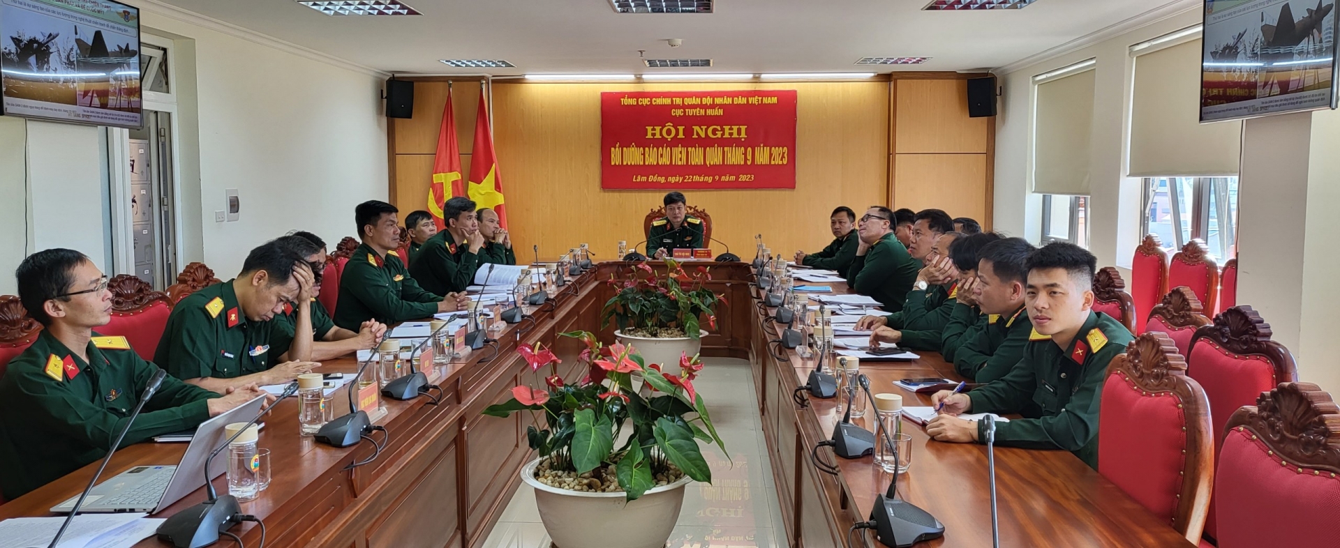 Hội nghị báo cáo viên toàn quân tháng 9