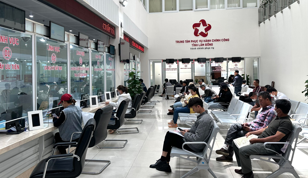Đề nghị tăng mức phụ cấp, ưu đãi nghề nghiệp trước tình trạng nhiều công chức, viên chức xin thôi việc