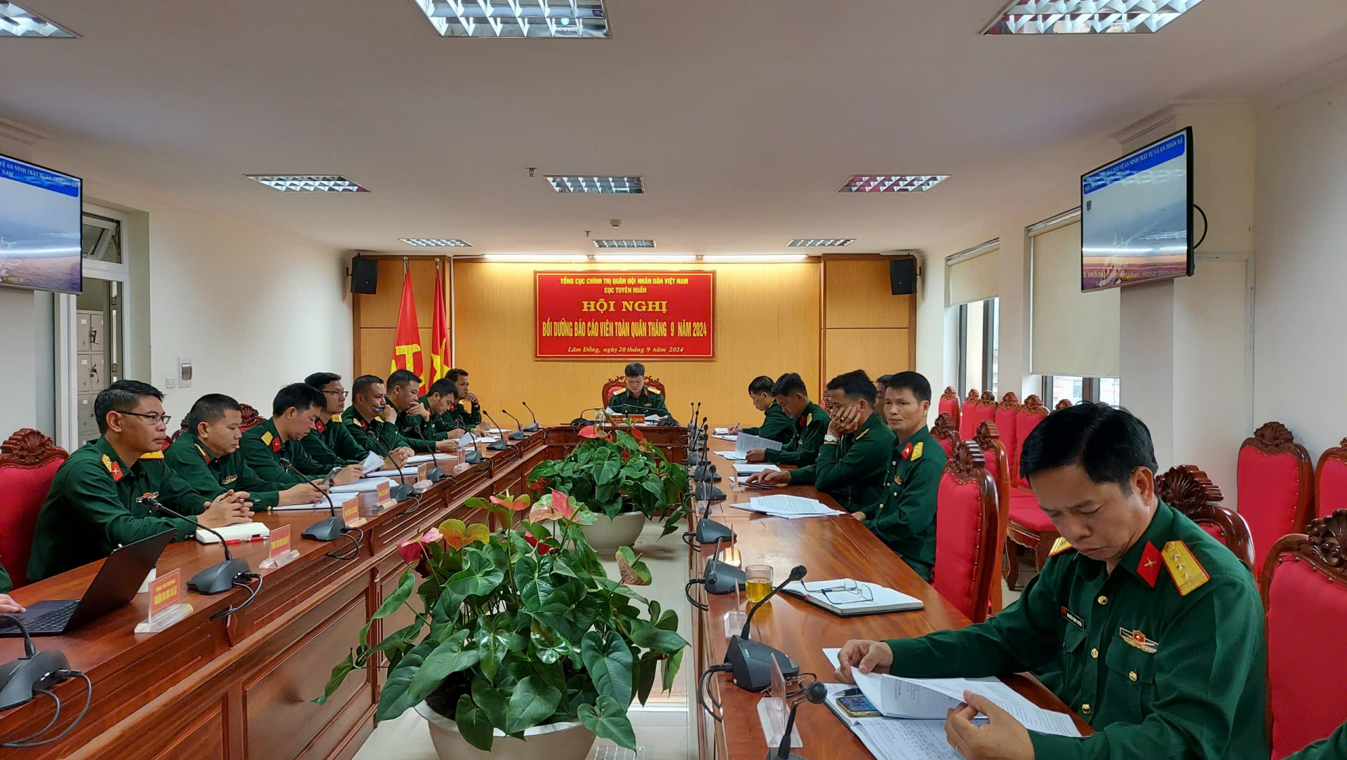 Hội nghị báo cáo viên toàn quân tháng 9/2024