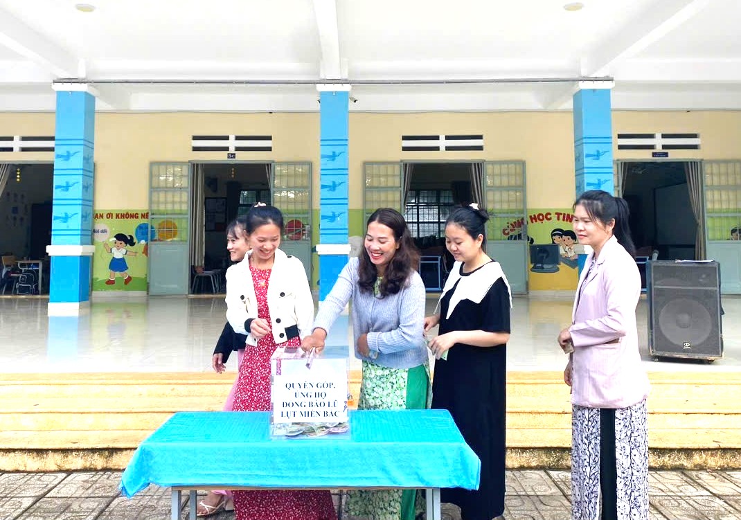 Ngành Giáo dục Đà Lạt vận động ủng hộ đồng bào thiệt hại do bão lũ trên 1,8 tỷ đồng