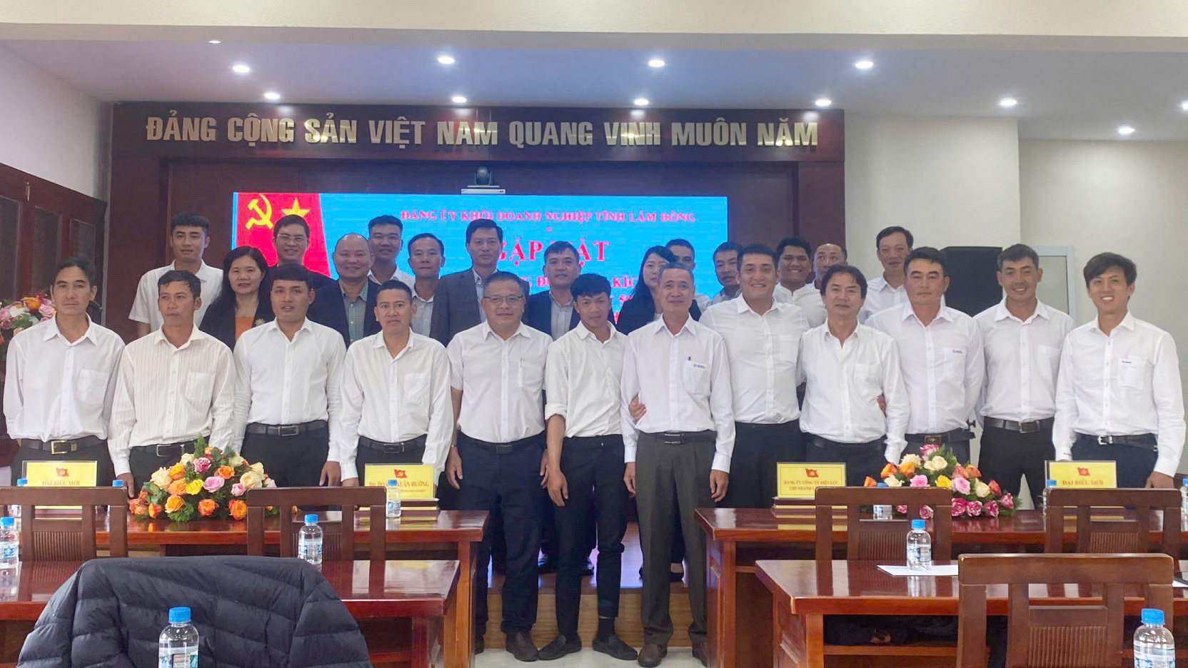 Tuyên dương các thành viên Đội xung kích - Công ty Điện lực Lâm Đồng