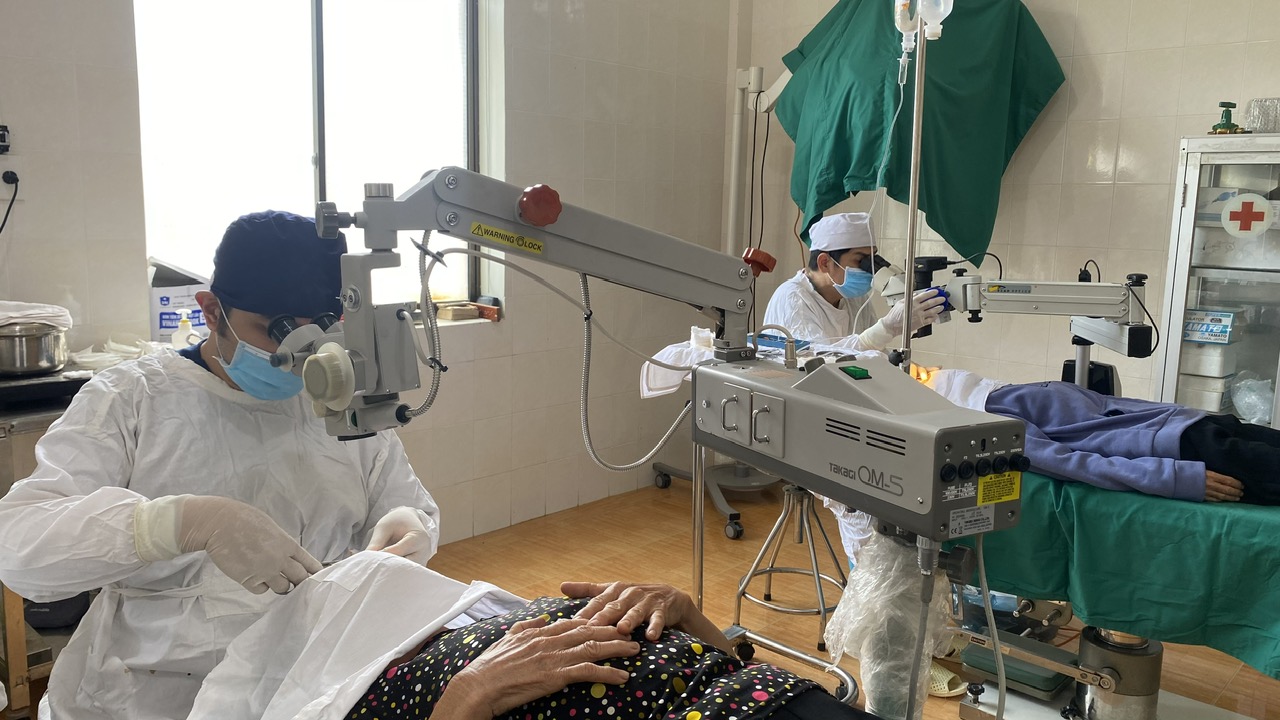 Cát Tiên: Khám, mổ mắt miễn phí cho người lớn tuổi