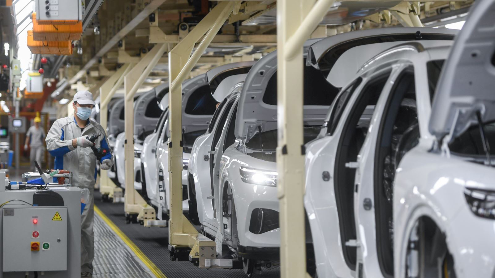Quốc gia đầu tiên trên thế giới cấm nhập khẩu xe chạy bằng xăng và dầu diesel
