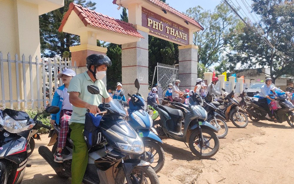 Đức Trọng tăng cường các biện pháp bảo đảm an toàn giao thông cho học sinh