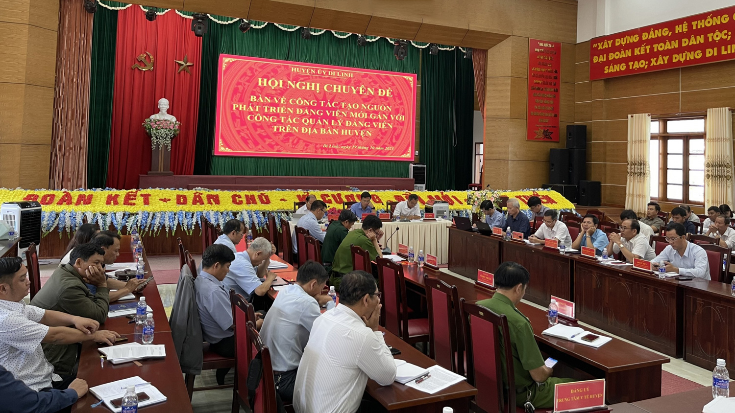 Di Linh: Tìm giải pháp tạo nguồn kết nạp đảng viên và quản lý đảng viên