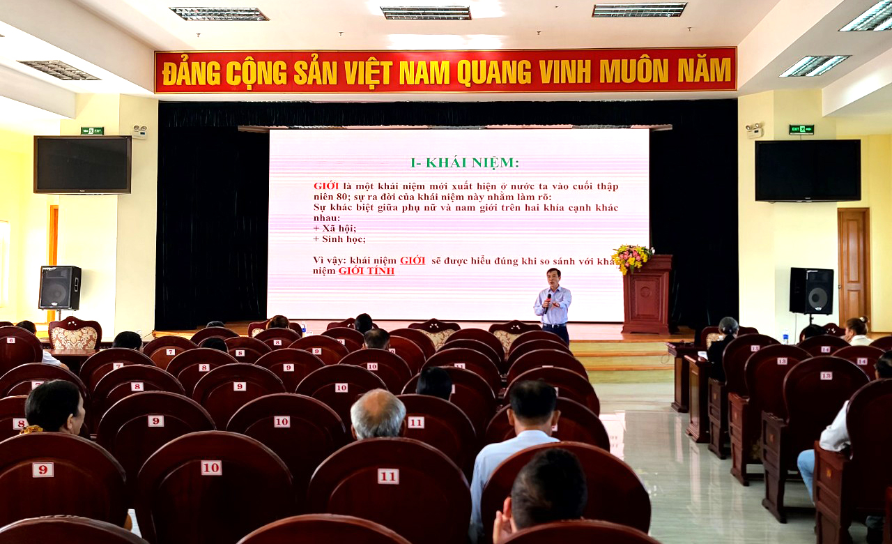 Gần 200 cán bộ làm công tác giảm nghèo được tập huấn nâng cao năng lực