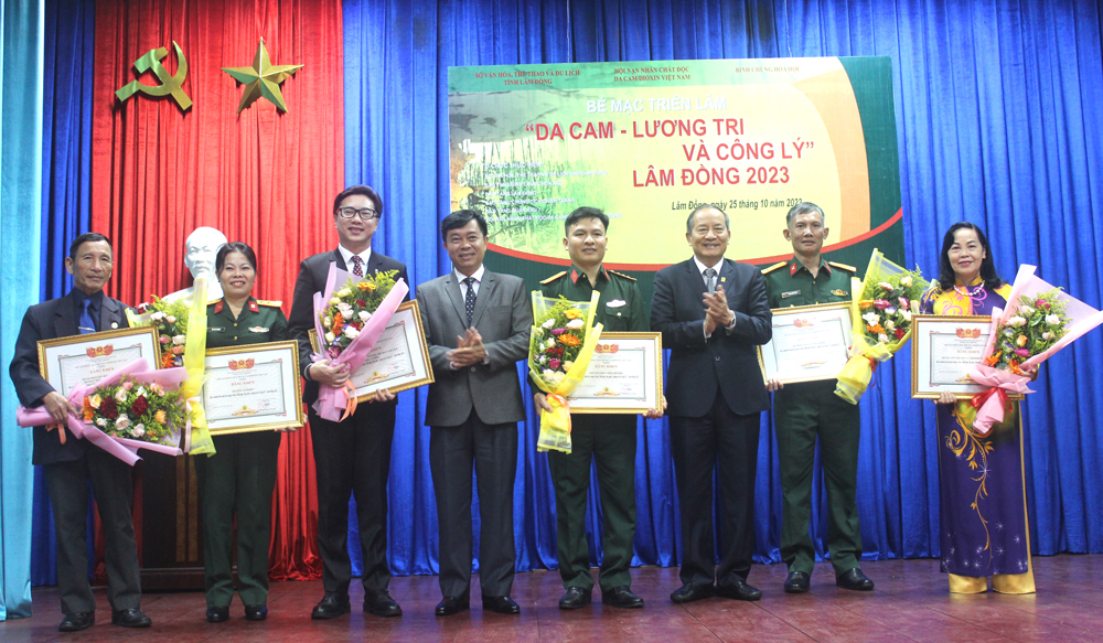 Hơn 3.500 lượt người tham quan triển lãm “Da cam – Lương tri và Công lý”