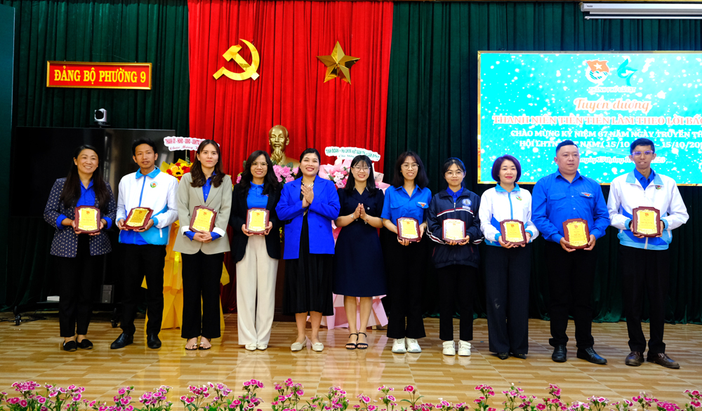 Đà Lạt: Tuyên dương 52 thanh niên tiên tiến làm theo lời Bác