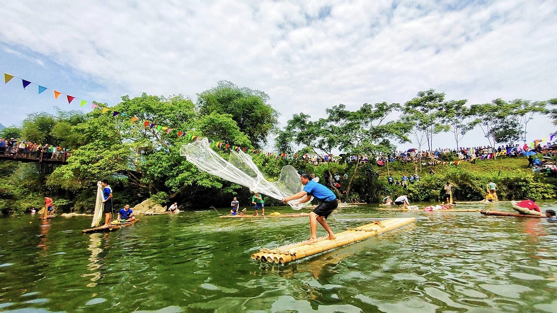 Lễ hội Cá tôm sông Đà