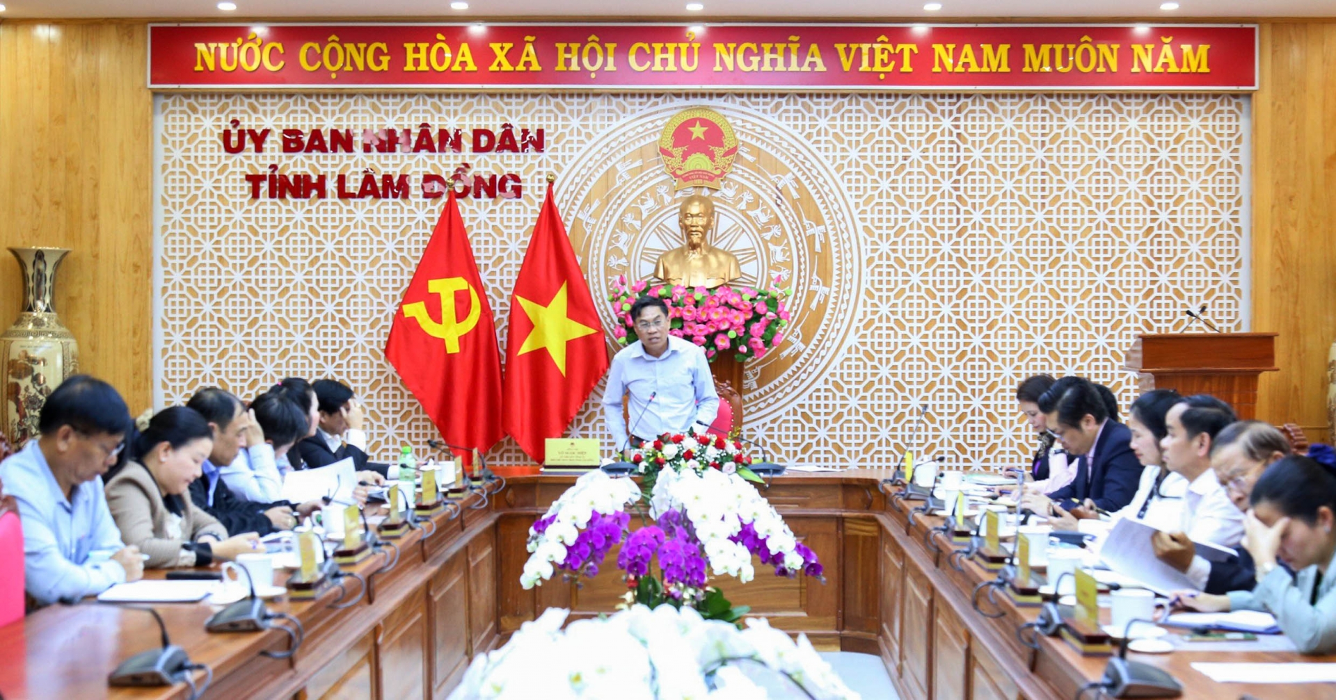 Phó Chủ tịch UBND tỉnh Lâm Đồng Võ Ngọc Hiệp chủ trì cuộc họp đánh giá tình hình hoạt động tín dụng chính sách 9 tháng