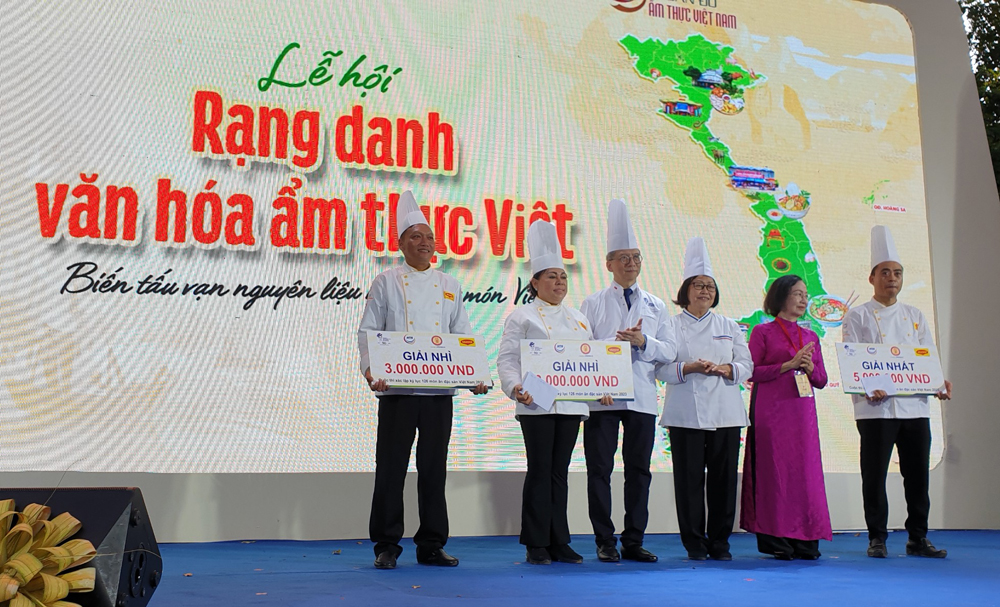 Chi hội Đầu bếp chuyên nghiệp Lâm Đồng đoạt giải Nhì tại Cuộc thi chế biến và trình bày món ăn