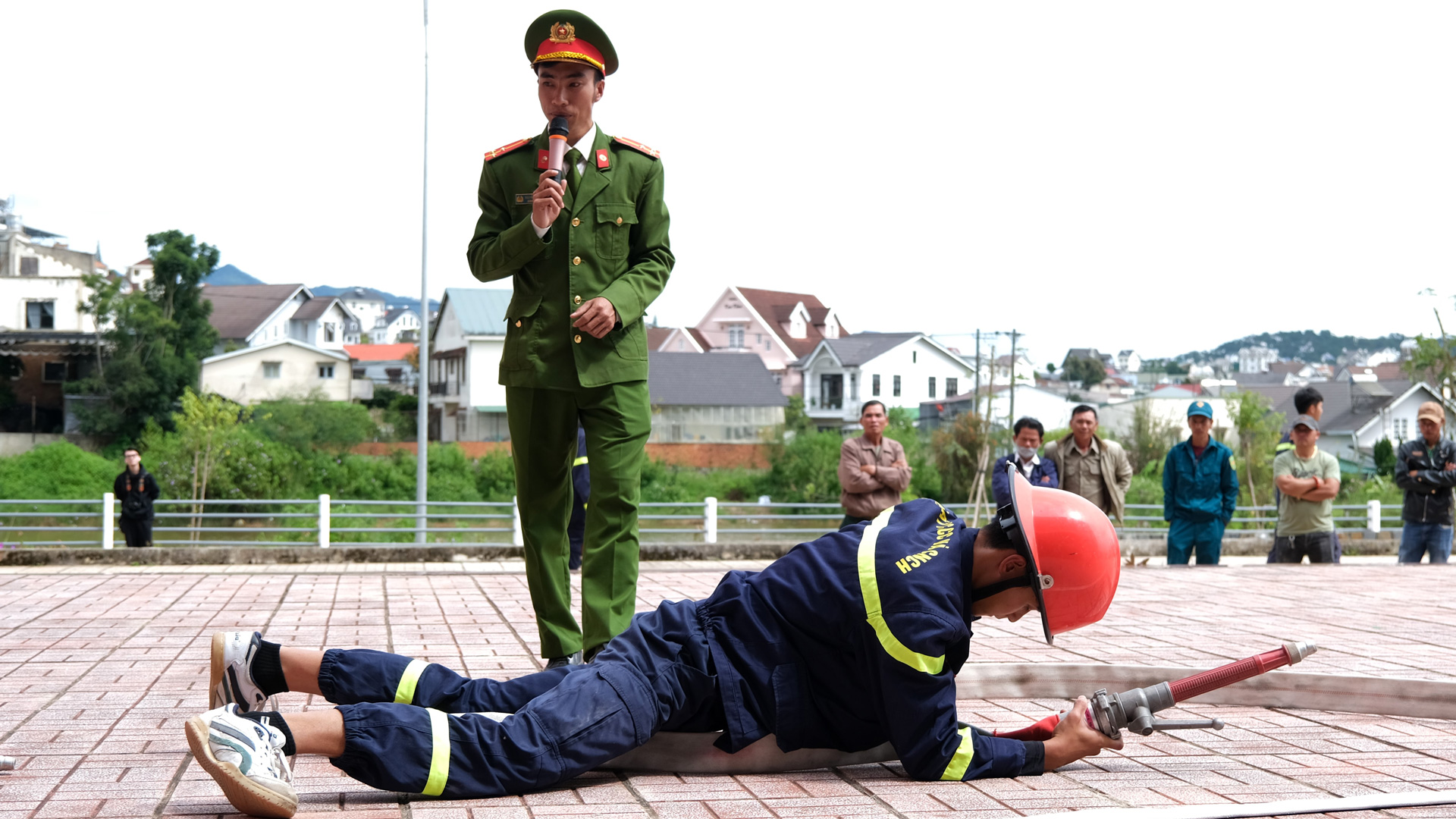 Trang bị kỹ năng chữa cháy và cứu nạn, cứu hộ cho học sinh, sinh viên