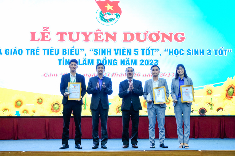 Tuyên dương 62 Nhà giáo trẻ tiêu biểu, Sinh viên 5 tốt, Học sinh 3 tốt