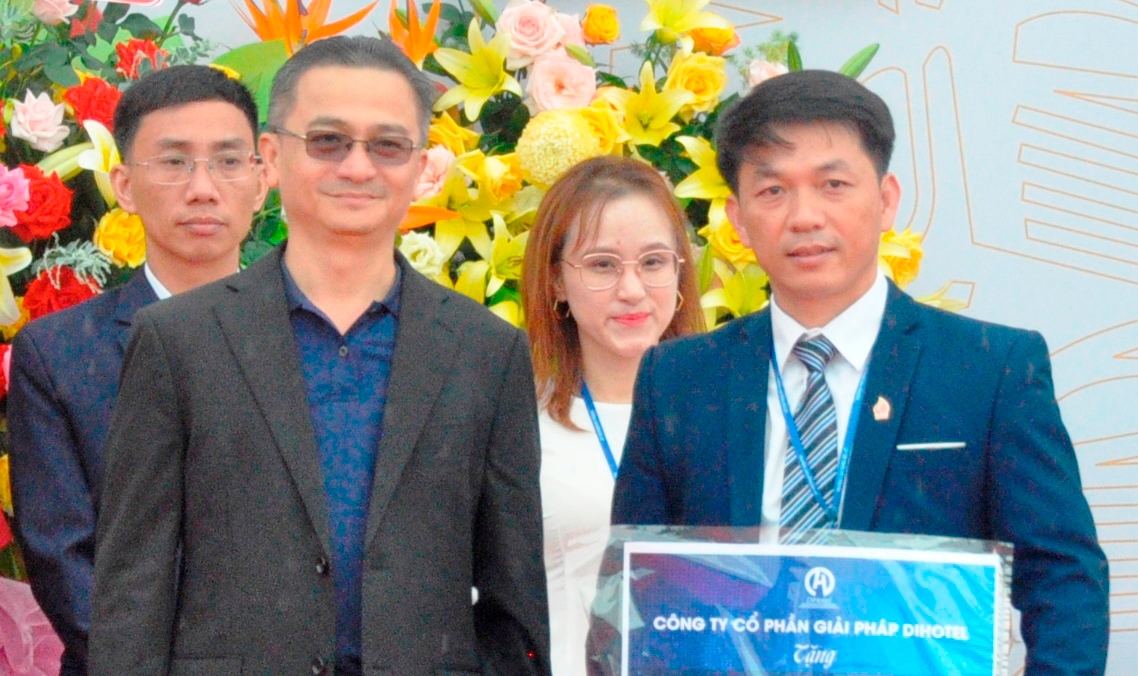 Trao phần mềm ứng dụng trị giá 2 tỷ đồng cho Trường Cao đẳng Đà Lạt