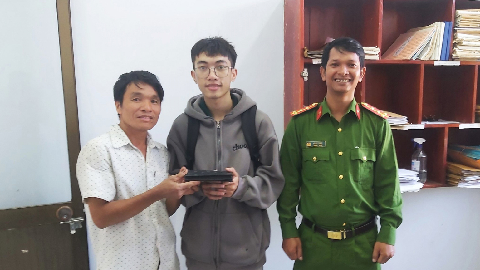 Đạ Tẻh: Người nông dân nhặt được của rơi tìm người trả lại