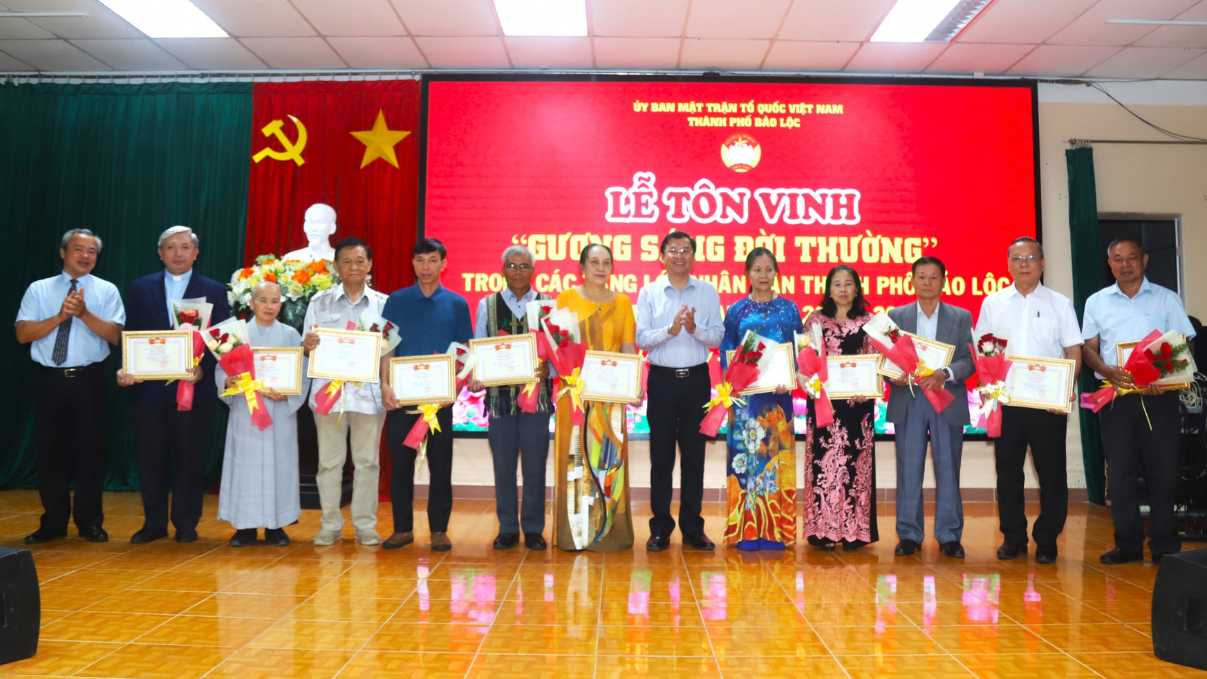 Bảo Lộc: Tôn vinh 57 gương sáng đời thường