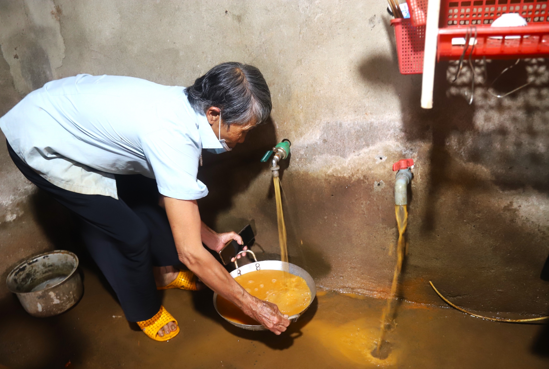 Bảo Lâm: Nguồn nước ô nhiễm, nhiều hộ dân bị ảnh hưởng