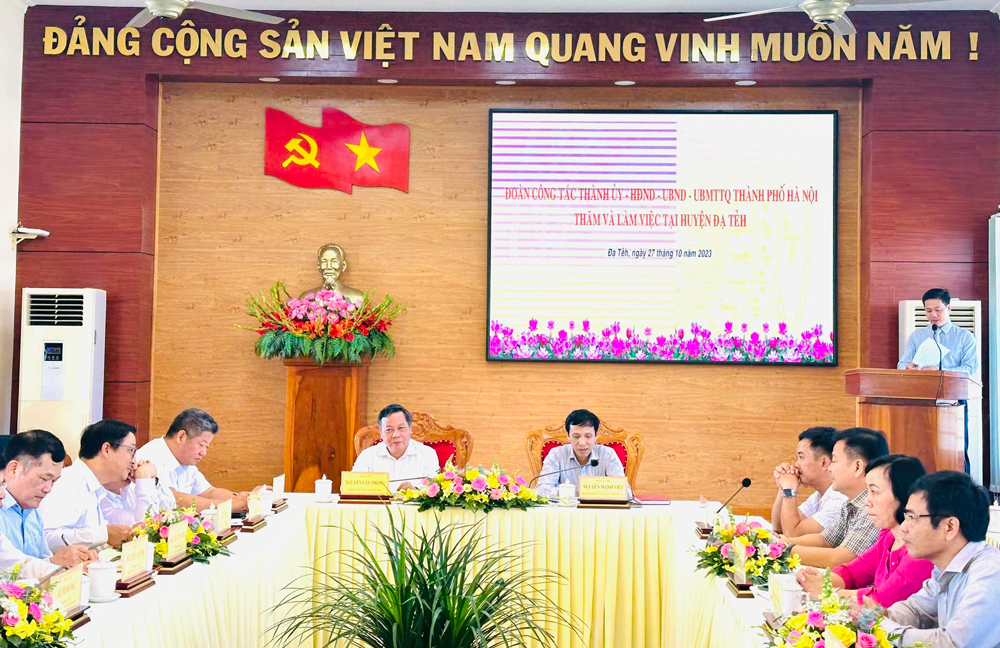 Đoàn công tác Thành ủy Hà Nội thăm và làm việc với Huyện ủy Đạ Tẻh