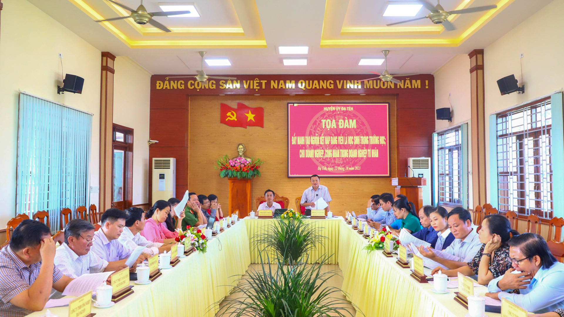 Đạ Tẻh: Đẩy mạnh tạo nguồn kết nạp đảng viên là học sinh, chủ doanh nghiệp, công nhân