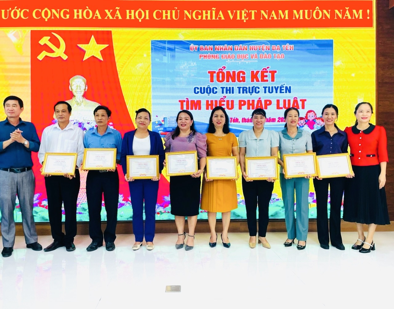 Đạ Tẻh: Tổng kết, trao giải Cuộc thi trực tuyến Tìm hiểu pháp luật năm 2023
