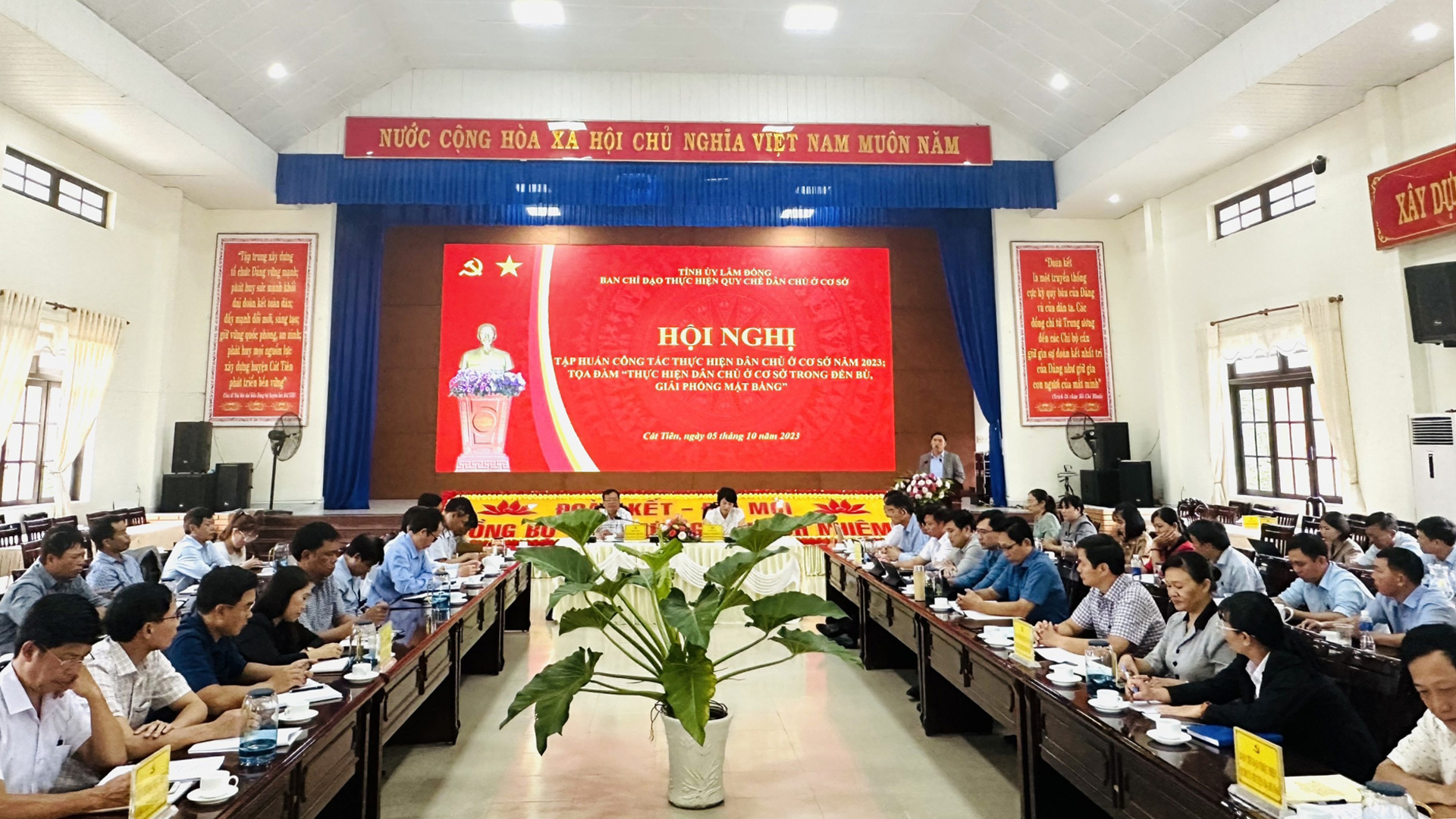 Tập huấn công tác dân chủ cơ sở năm 2023 và thực hiện dân chủ cơ sở trong đền bù, giải phóng mặt bằng