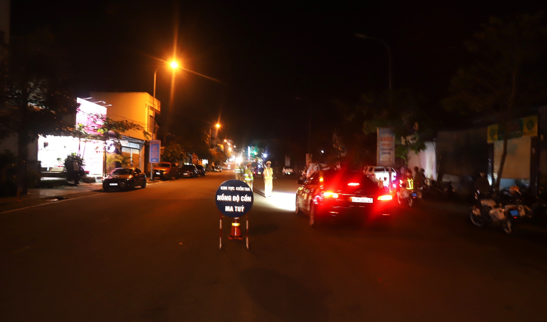 Bảo Lộc: Vi phạm nồng độ cồn, nhiều người quay đầu xe bỏ chạy