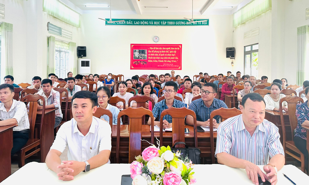 Đạ Tẻh: Khai giảng lớp sơ cấp lý luận chính trị năm 2023