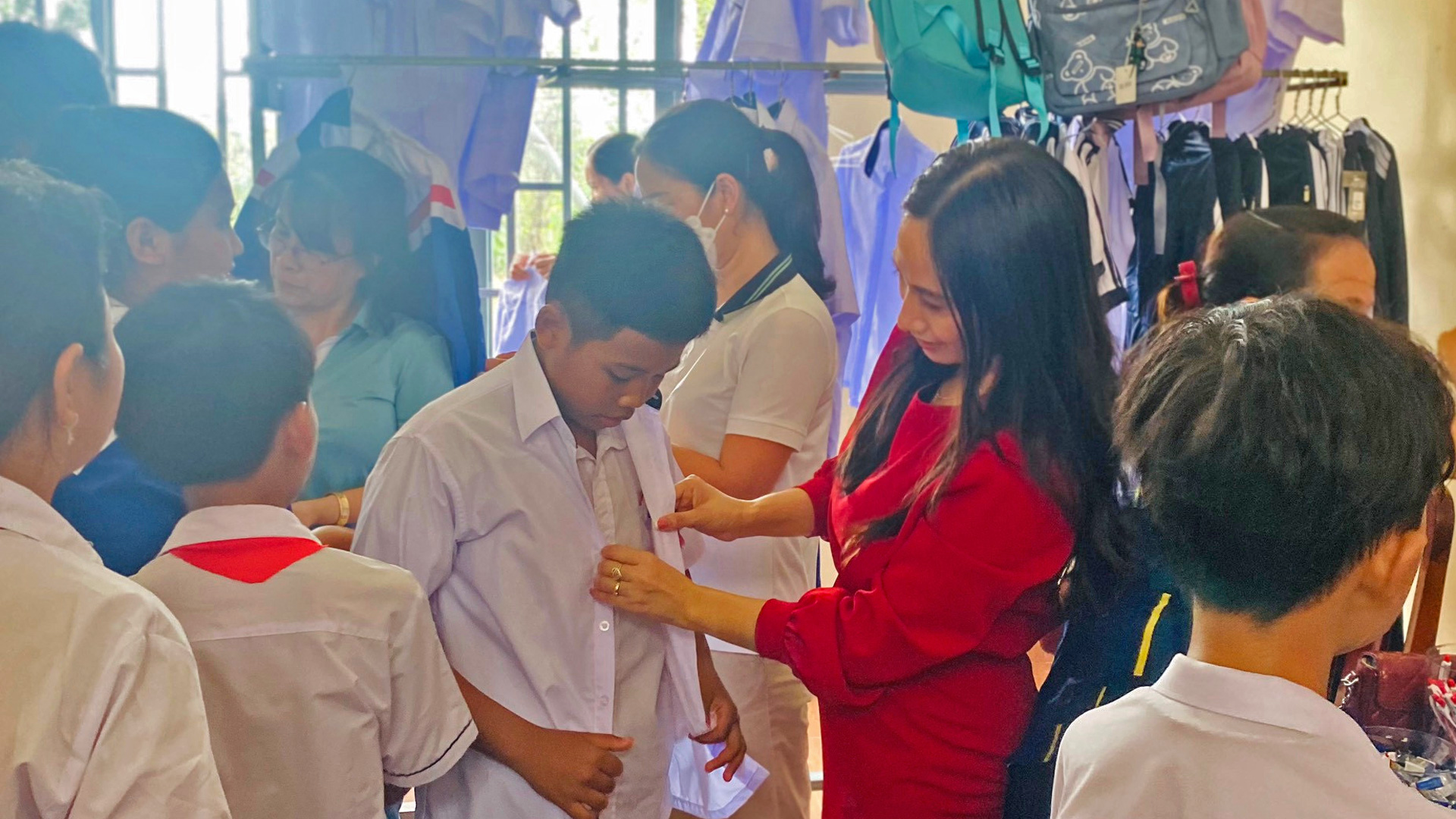 Đạ Huoai: Lần đầu tiên tổ chức “Gian hàng 0 đồng” ở trường học