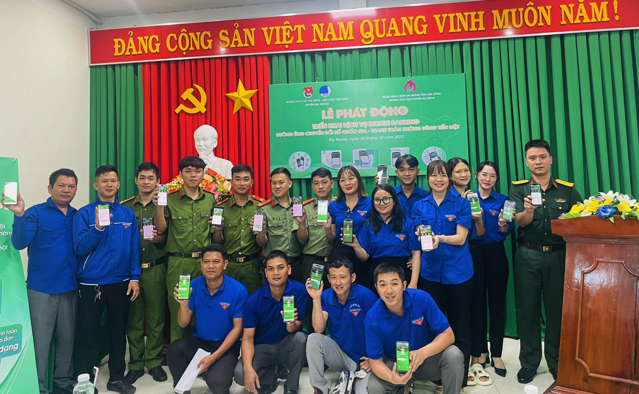 Tuổi trẻ Lâm Đồng tiên phong tham gia chuyển đổi số, thanh toán không dùng tiền mặt trên ứng dụng VBSP Smartbanking