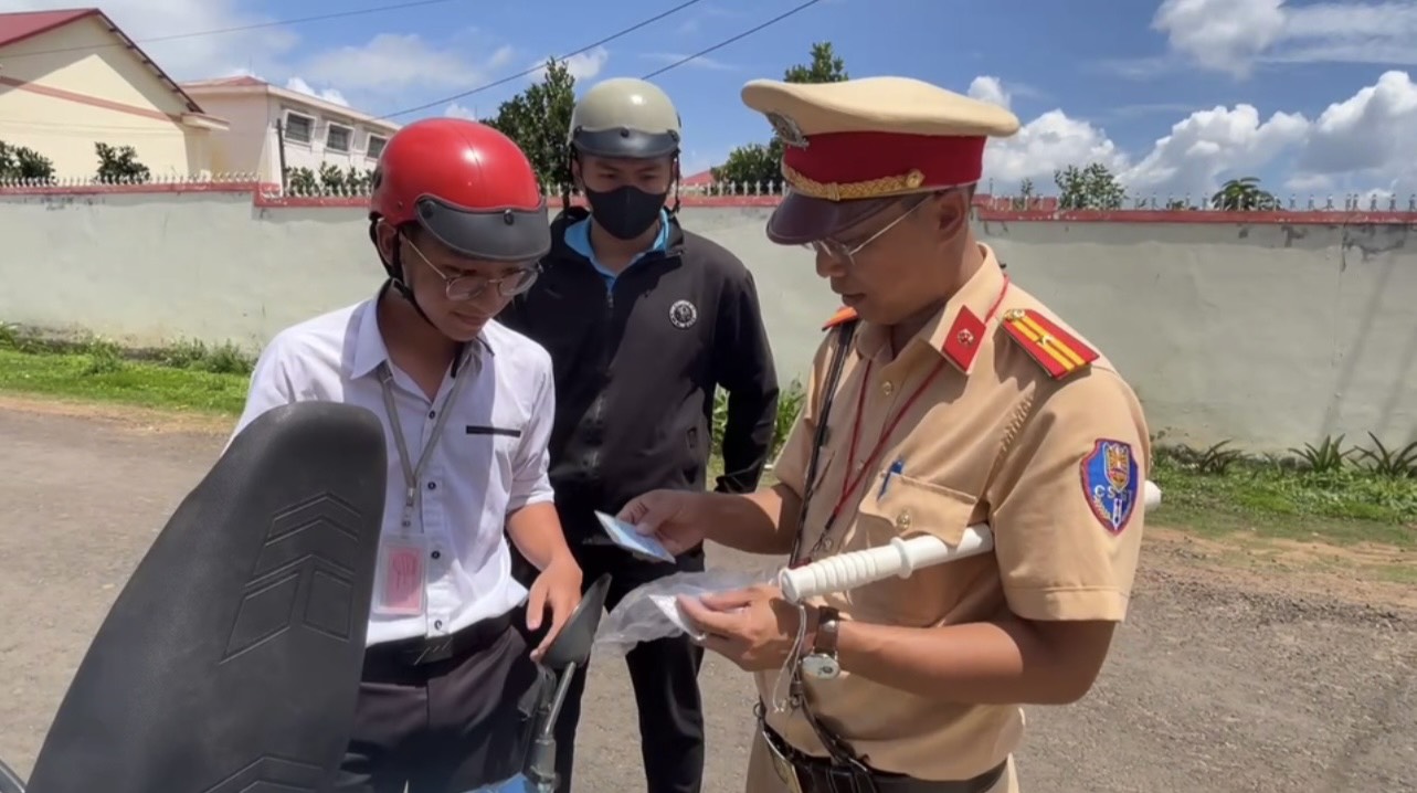 Di Linh: Triển khai các biện pháp nhằm giảm thiểu học sinh, thanh thiếu niên vi phạm trật tự an toàn giao thông