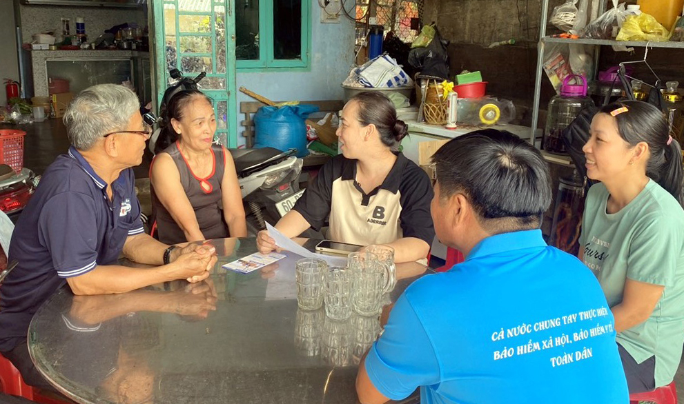 Các địa phương ra quân tuyên truyền, vận động người dân tham gia BHXH tự nguyện, BHYT hộ gia đình