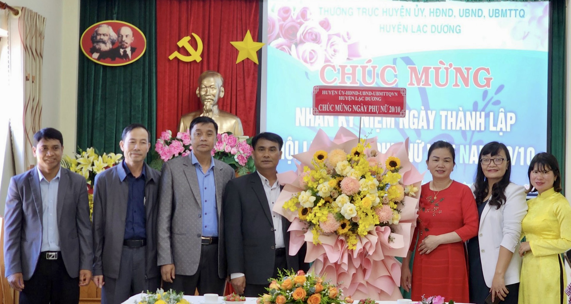 Lạc Dương: Thăm, chúc mừng Ngày Phụ nữ Việt Nam 20/10