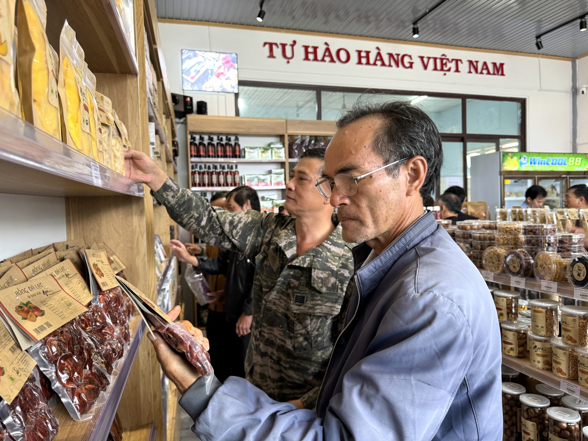 Khai trương Điểm bán hàng “Tự hào hàng Việt Nam” tại huyện Đơn Dương