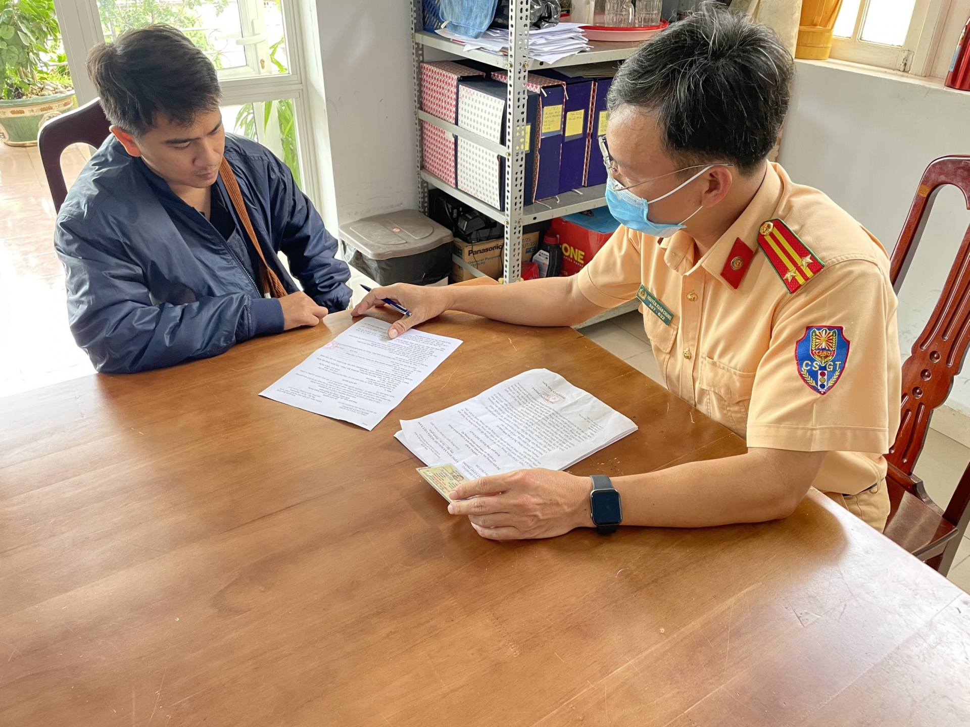 Phạt 5 triệu đồng và tước bằng lái 2 tháng đối với tài xế vượt ẩu trên đèo Mimosa