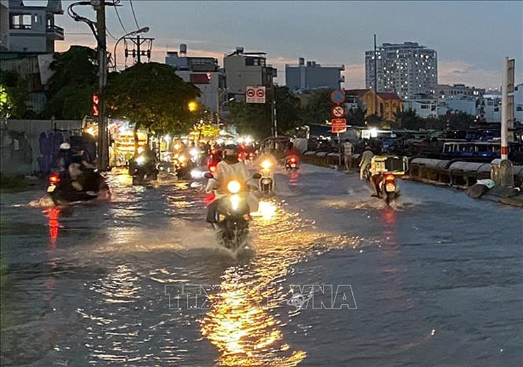 Thời tiết ngày 30/10: Trung Bộ, Tây Nguyên và Nam Bộ có mưa dông