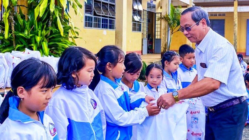 Kỷ niệm 23 năm ngày thành lập Hội Khuyến học tỉnh Lâm Đồng (23/10/2000 - 23/10/2023): Ăn cơm nhà vác tù và... khuyến học