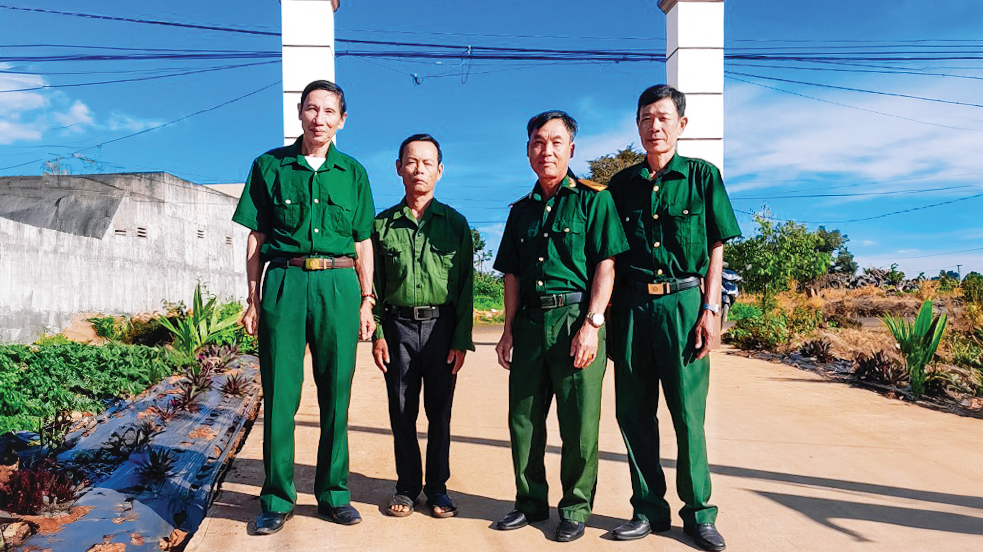 Góp sức giữ gìn bình yên thôn, xóm