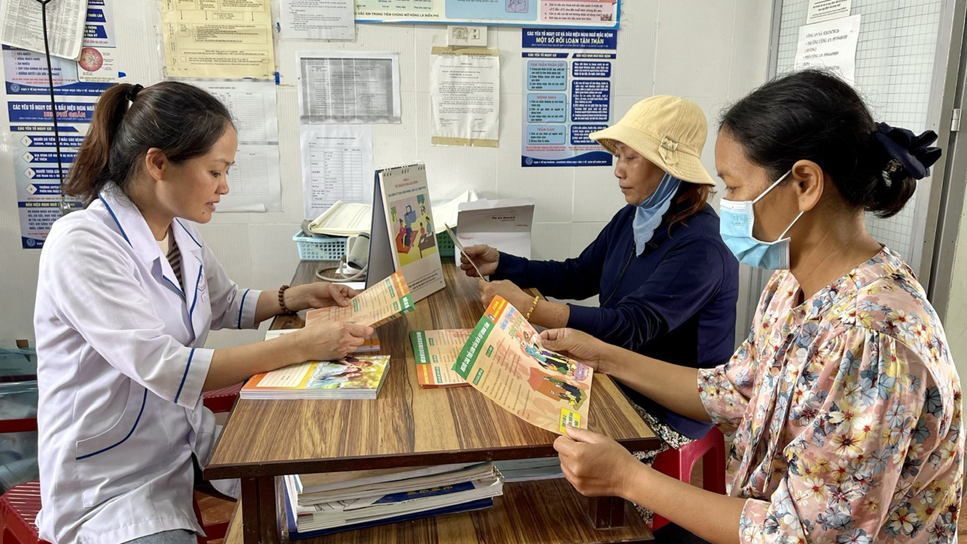 DÂN SỐ VÀ PHÁT TRIỂN: Tiếp tục kiểm soát mất cân bằng giới tính khi sinh