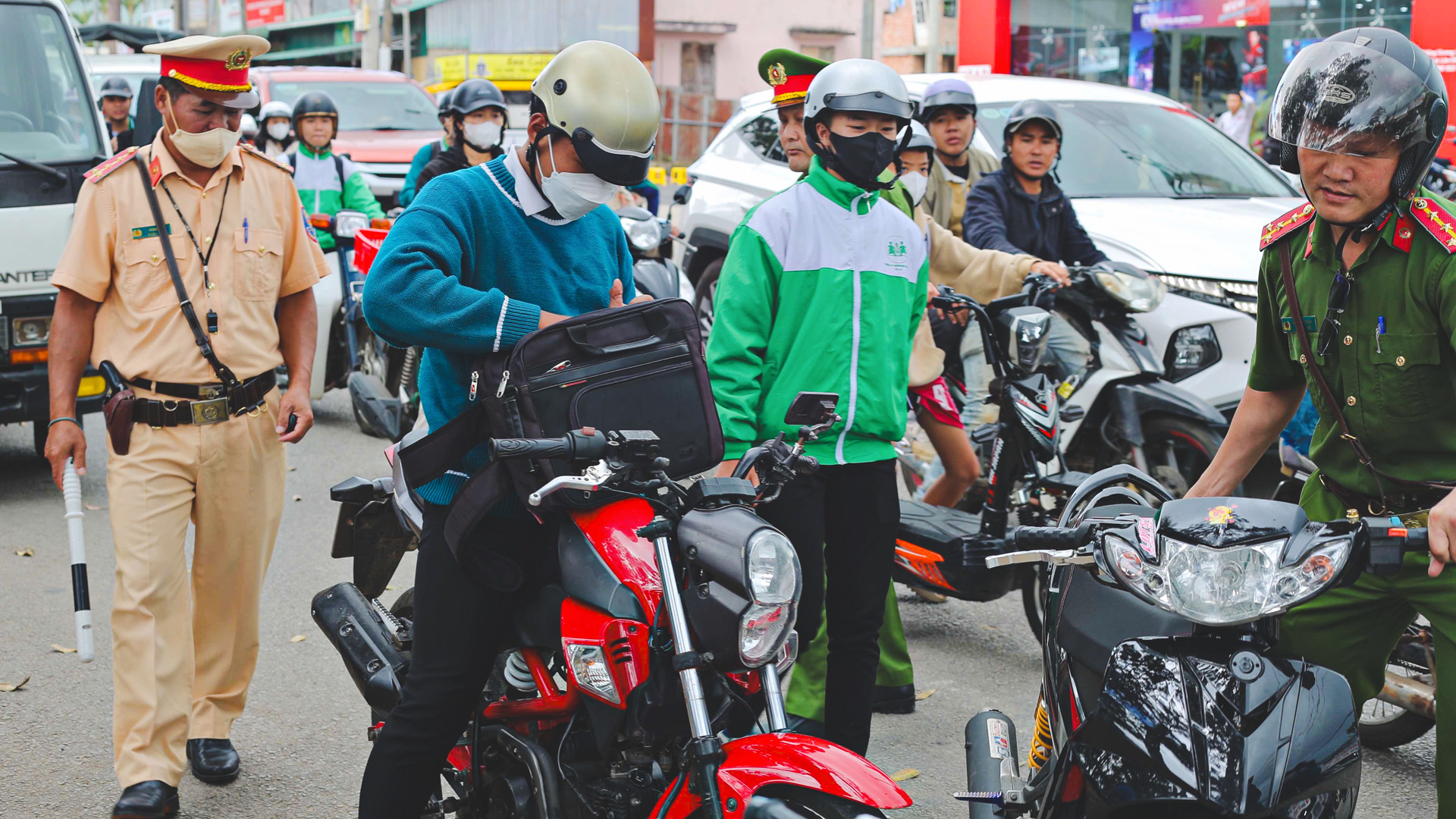 Tăng cường xử lý nghiêm tình trạng học sinh vi phạm Luật Giao thông đường bộ