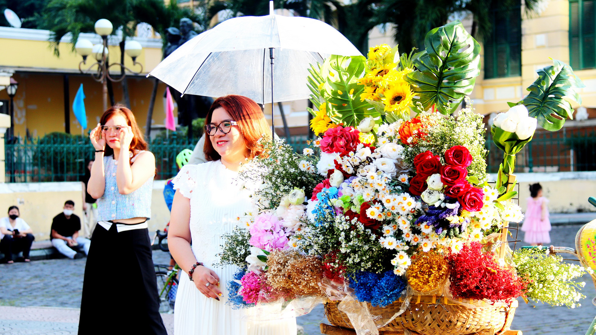 Những chiếc xe hoa trong phố
