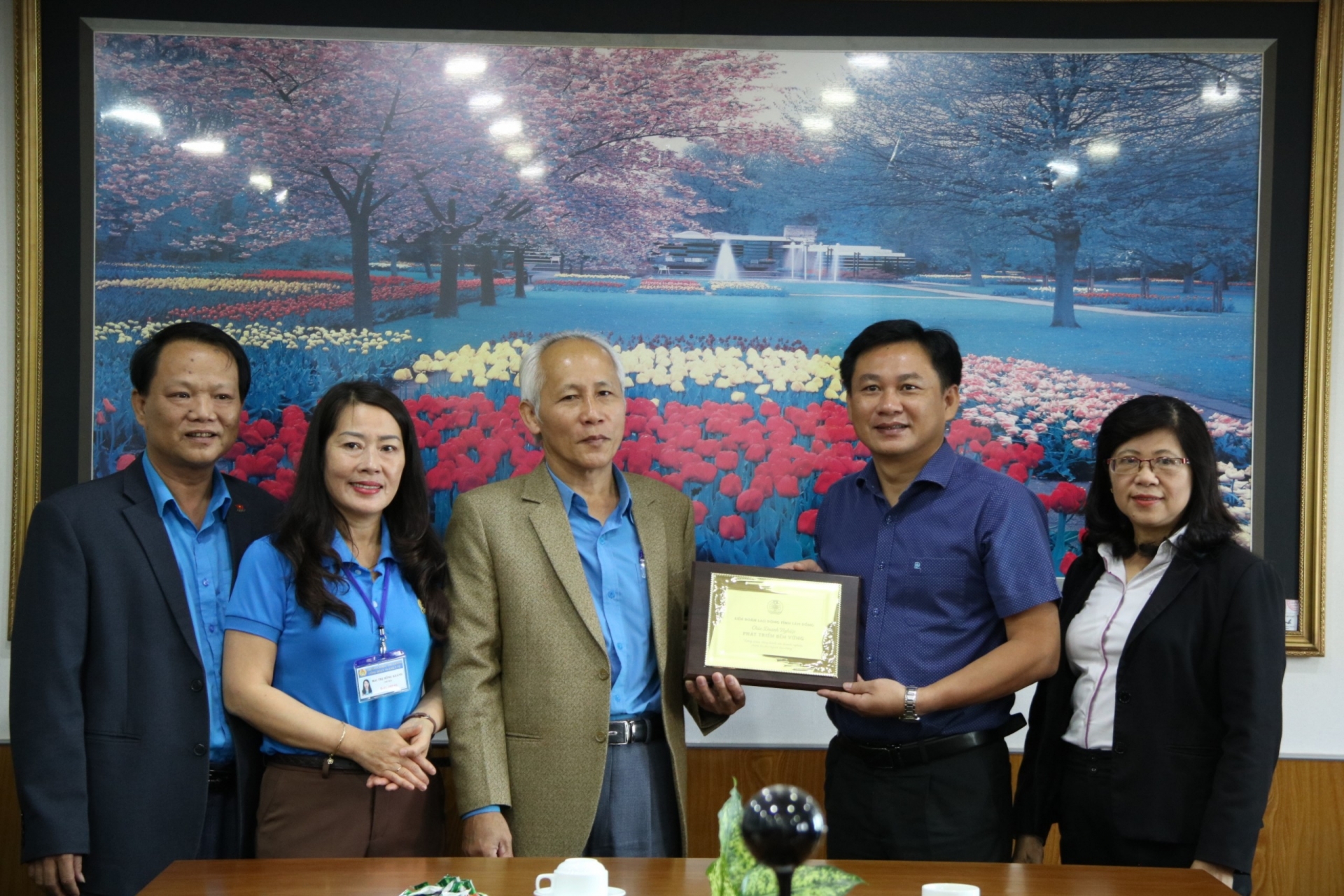 Liên đoàn Lao động thăm các doanh nghiệp