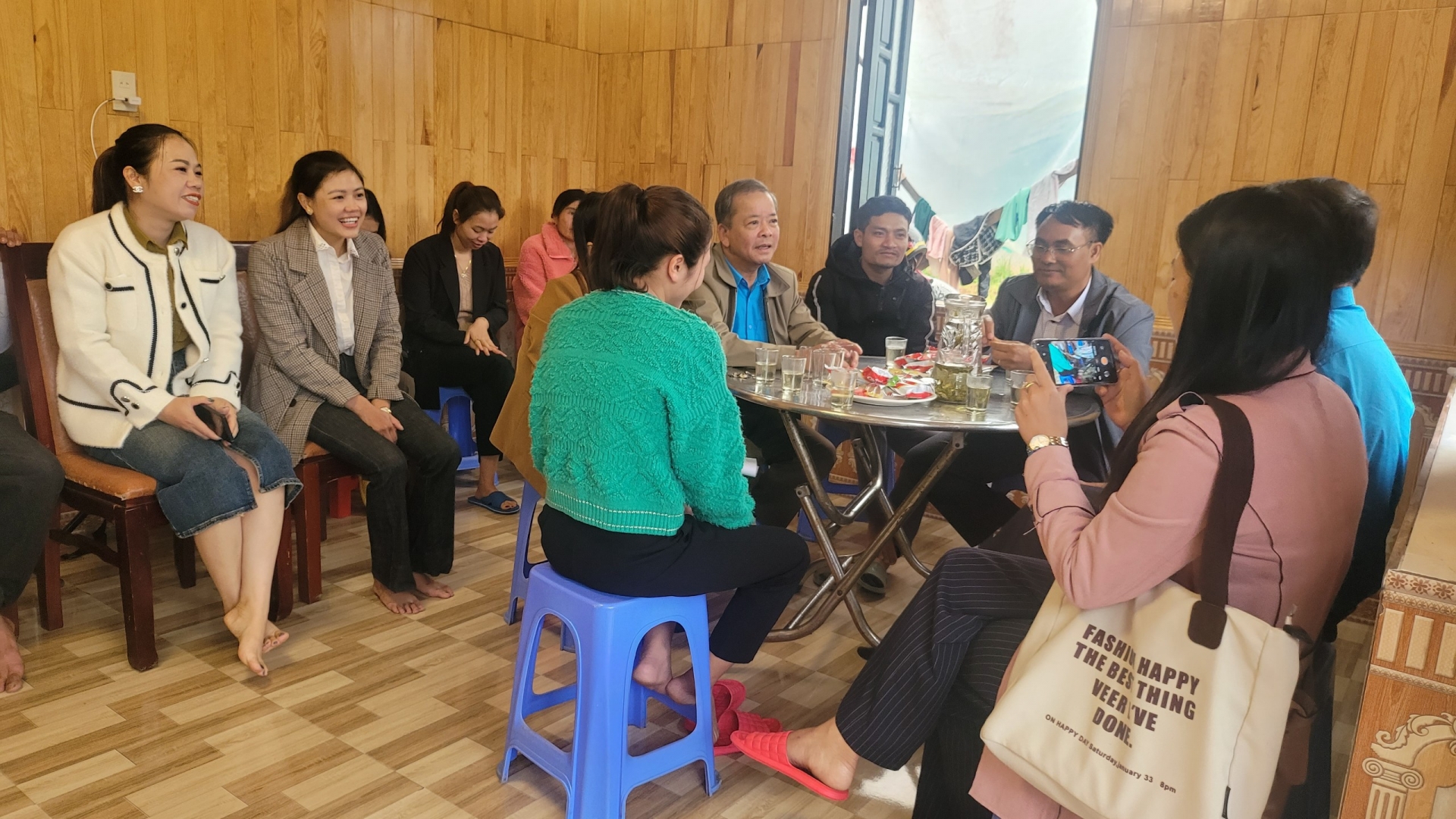 Trao “Mái ấm Công đoàn” cho đoàn viên công đoàn ở xã Đạ Chais