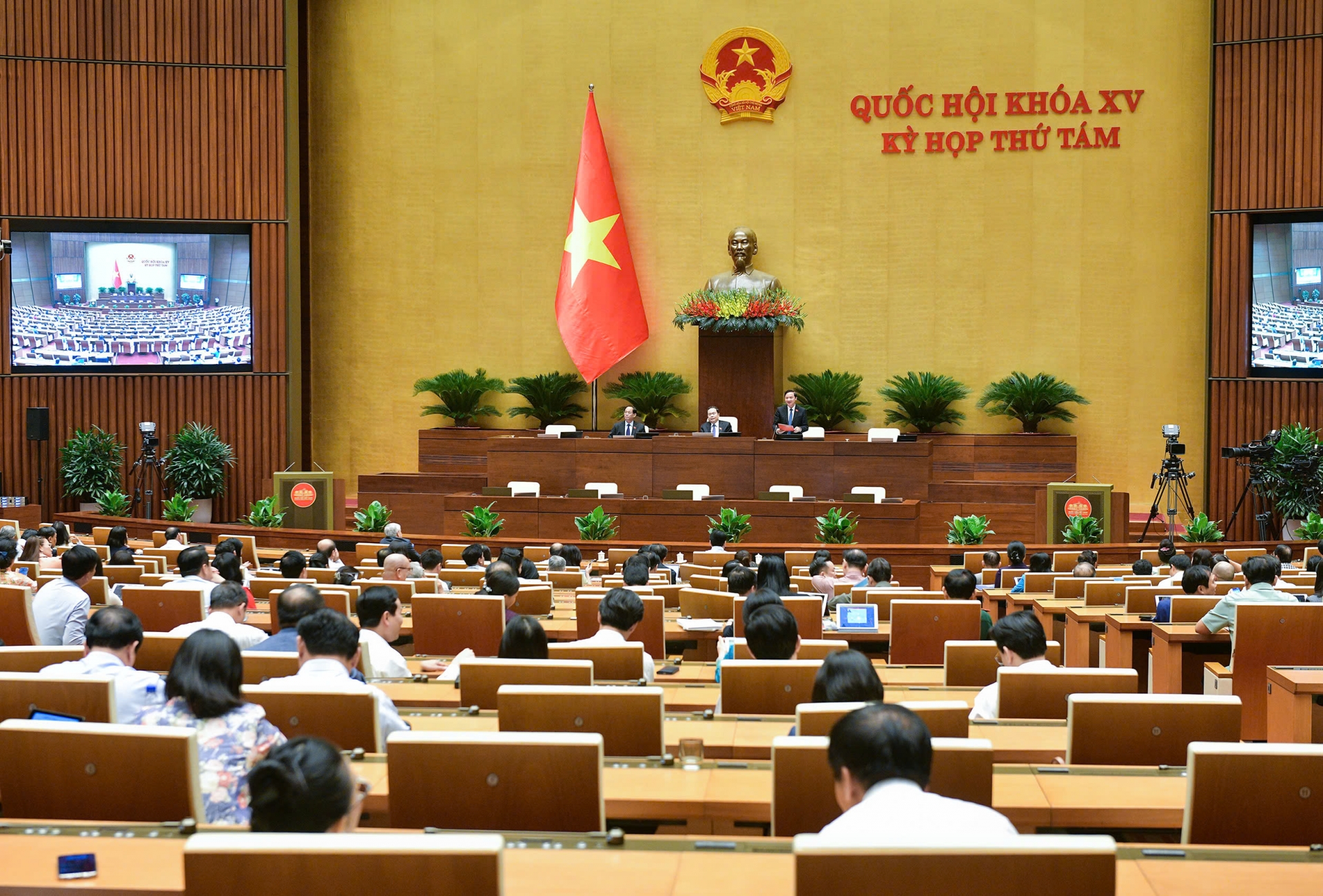 Đoàn ĐBQH Lâm Đồng tham gia góp ý, thảo luận các dự thảo luật và nghị quyết