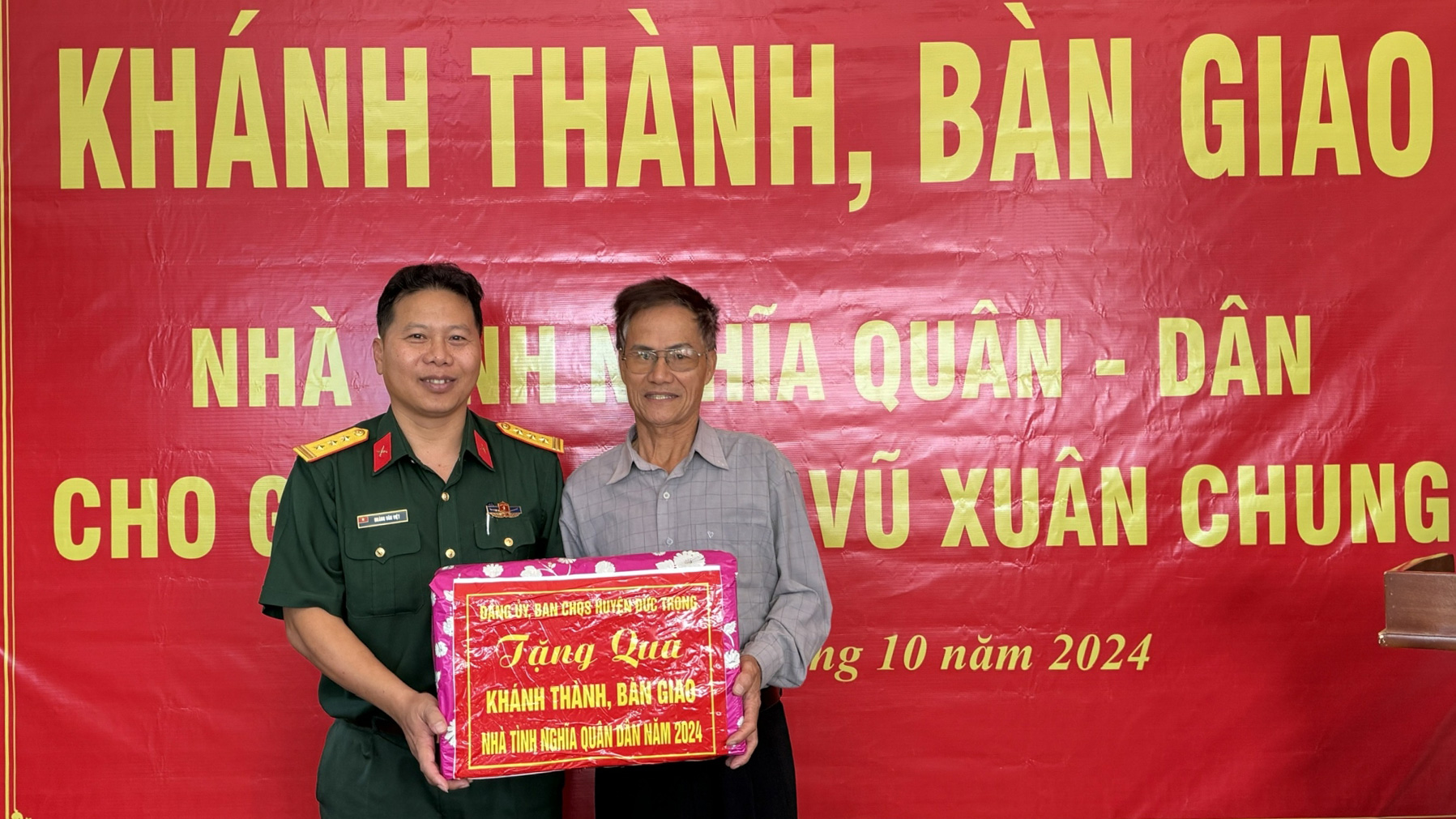 Bàn giao nhà Tình nghĩa quân - dân tại huyện Đức Trọng