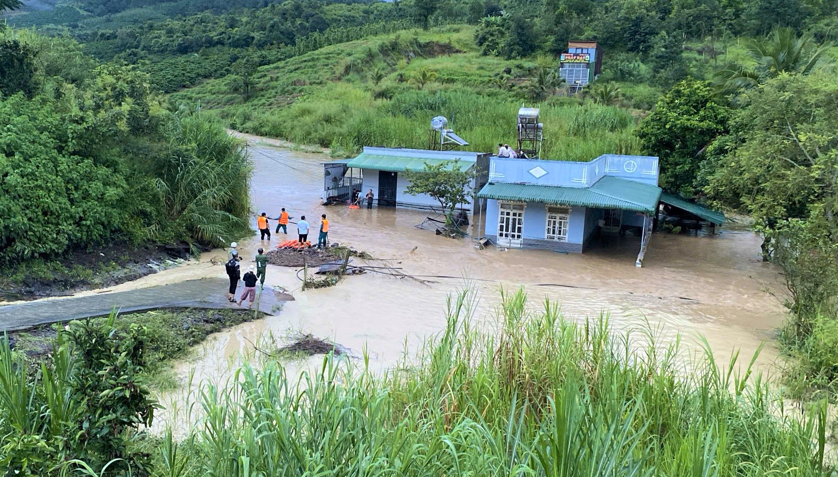 Đức Trọng: Kiên quyết di dời, sơ tán người và tài sản ra khỏi các khu vực nguy hiểm
