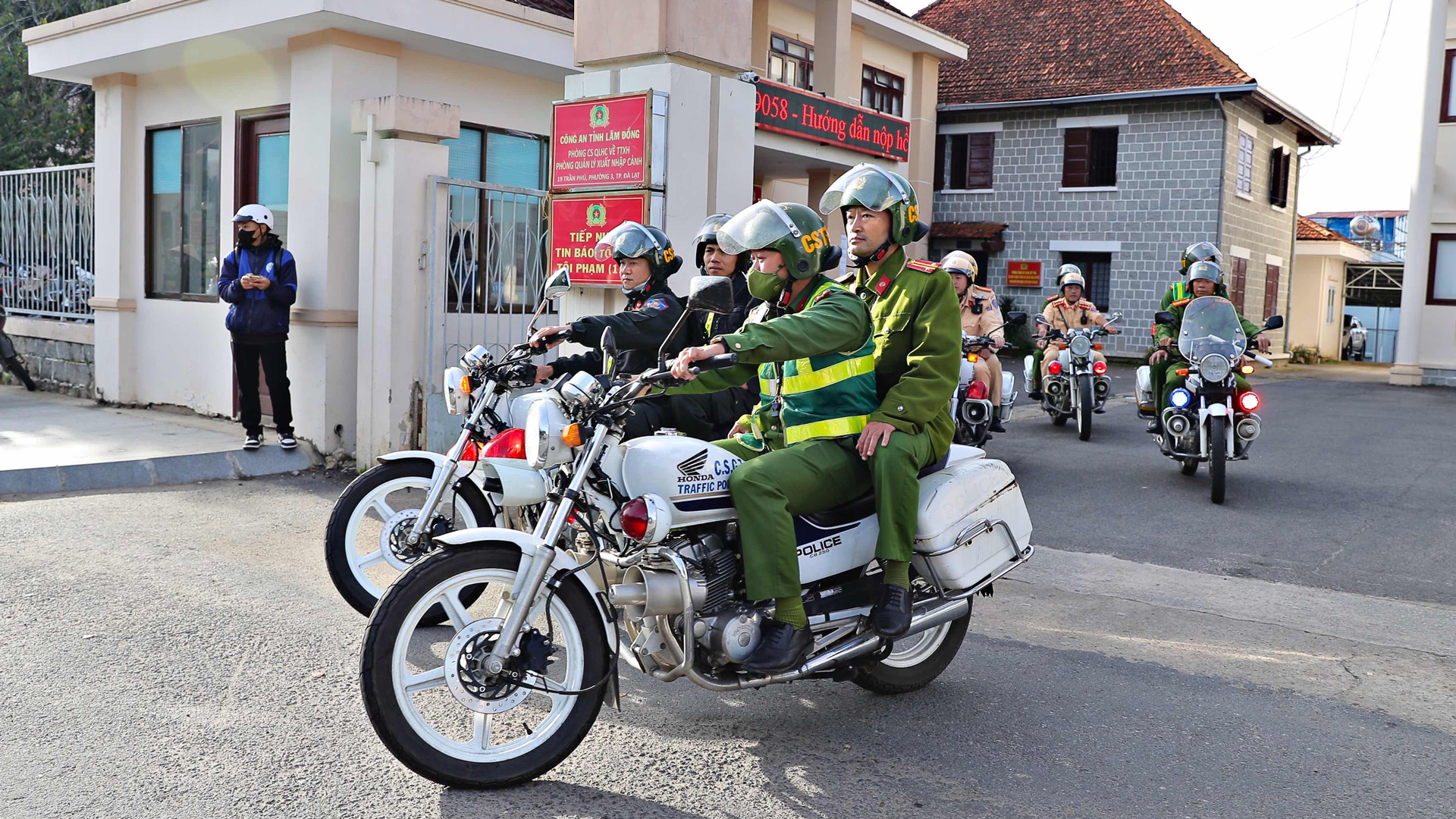 Tăng cường đảm bảo trật tự đô thị, an toàn giao thông trước thềm Festival Hoa