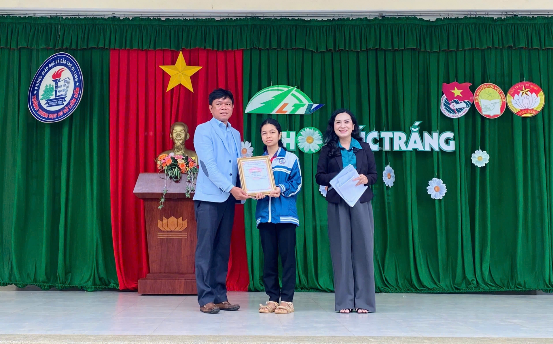 Hơn 236 triệu đồng hỗ trợ "Hoa Cúc Trắng" Ka Thia