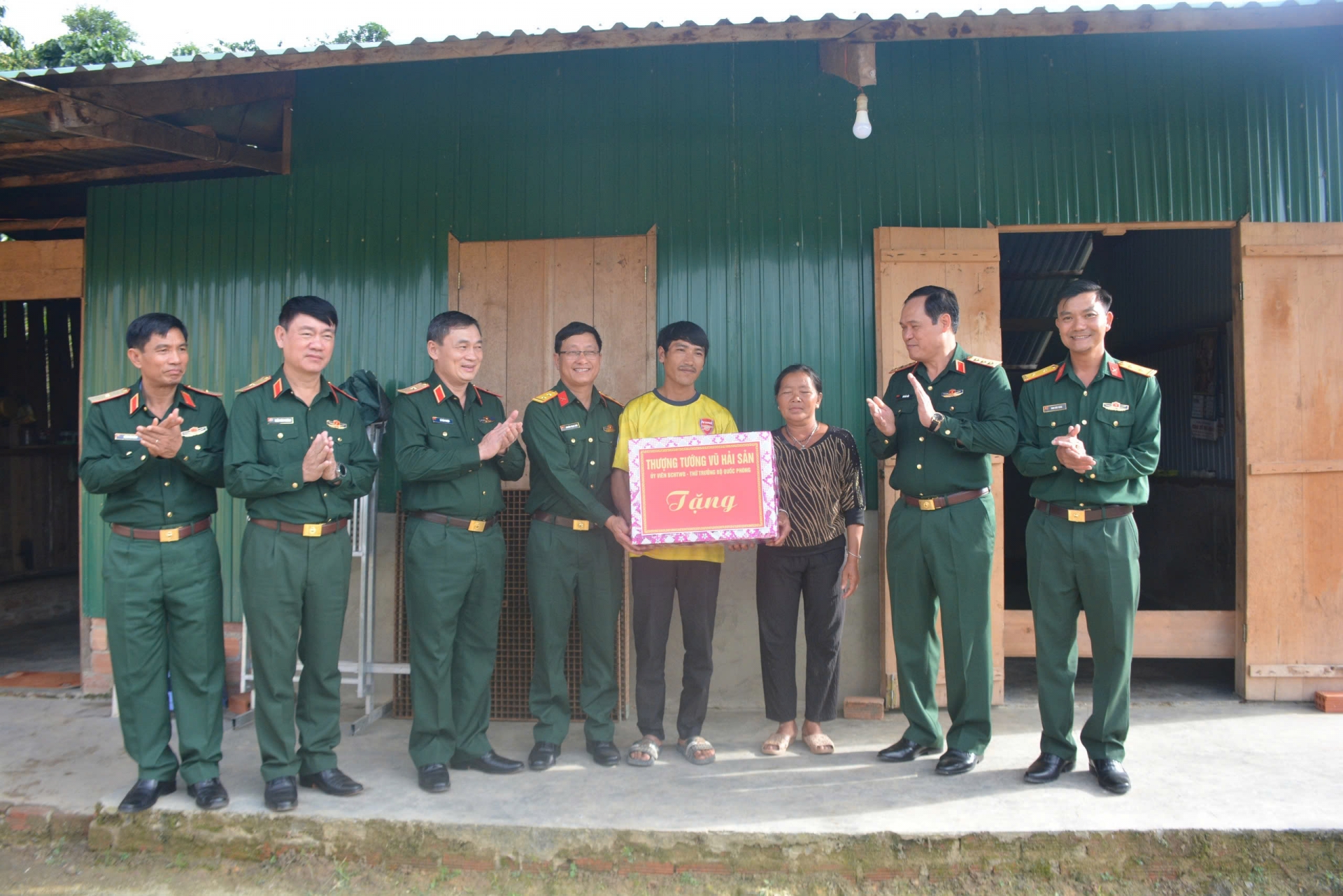 Thượng tướng Vũ Hải Sản - Thứ trưởng Bộ Quốc phòng kiểm tra tại Đoàn Kinh tế Quốc phòng Lâm Đồng